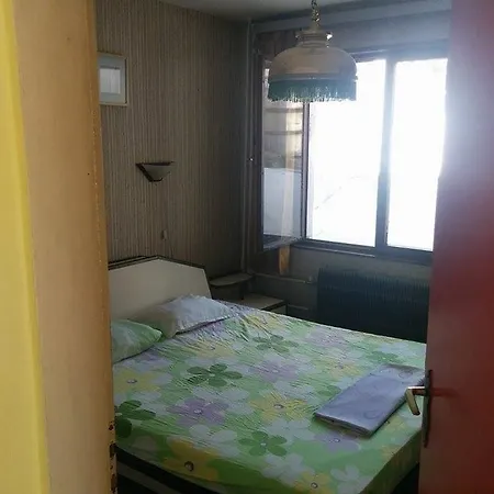 X Varna Hostel Άγιος Κωνσταντίνος και Ελένη