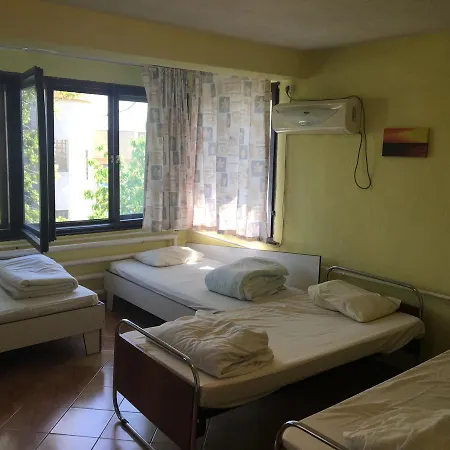 X Varna Hostel Άγιος Κωνσταντίνος και Ελένη